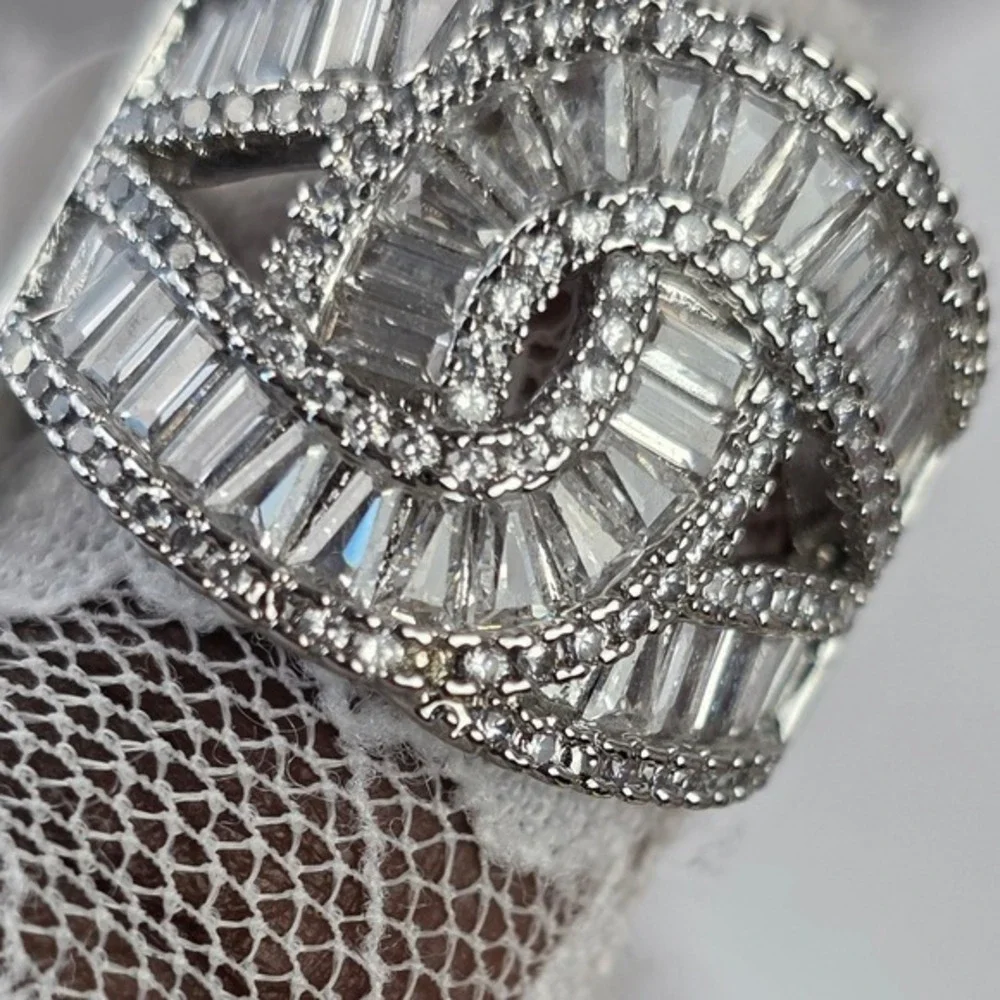 Silver Tone Baguette Cubic Zirconia Statement Ring Size 8 - Picture 6 of 6
